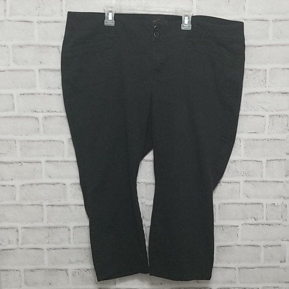 torrid Pants - Torrid Black Capris Size 16